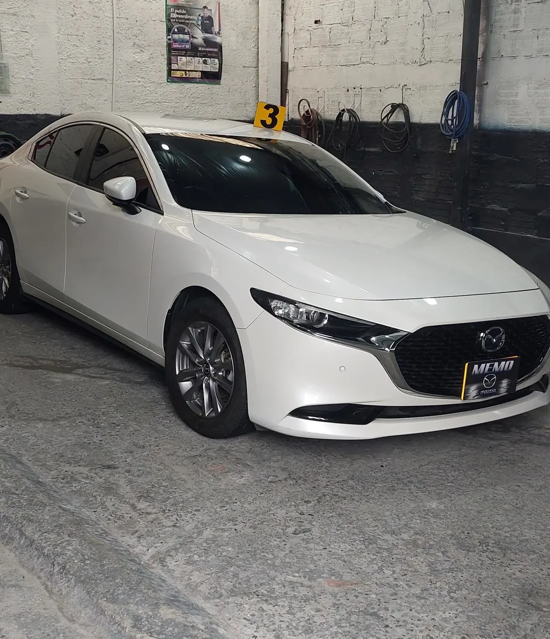 Mazda 3 blanco terminado en el taller Memo Mazda